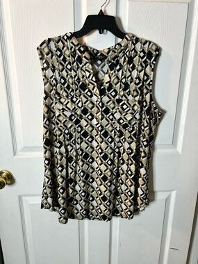 Cocomo Sleeveless Geometric Print Blouse in Black & Cream
